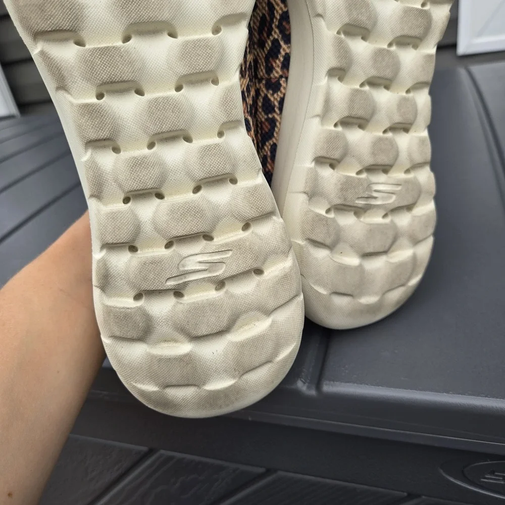 Skechers Go Walk Joy Mariah Leopard Print Shoes Womens Size 11